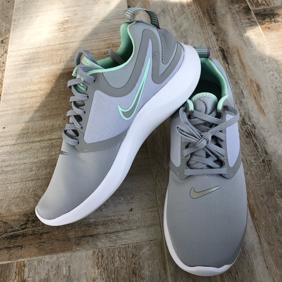 Nike Shoes - 🐋 Nike great comfy day 🐋New